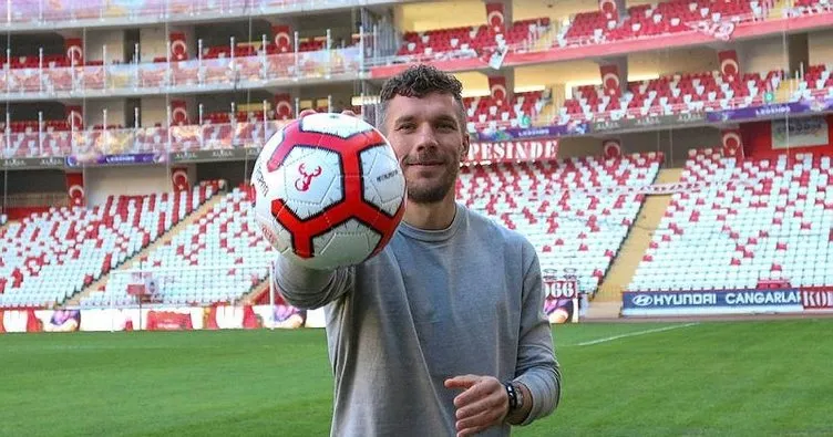 Antalyaspor’un Alman yıldızı Podolski tanıtım elçisi oldu
