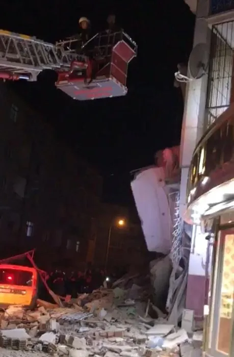 Σοβαρές σεισμοί στο Elazig. Εδώ είναι τα πρώτα πλαίσια από το σεισμό