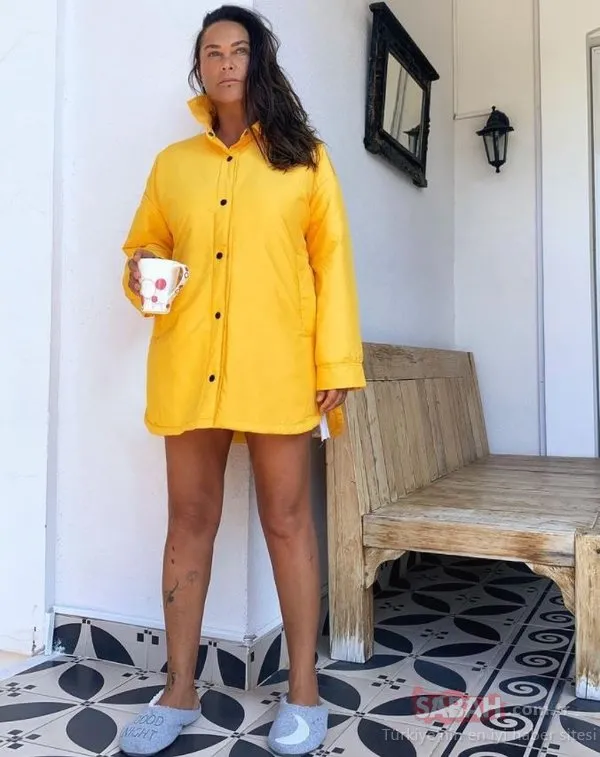 58’lik Hülya Avşar tenis kortunu yaktı geçti! Hülya Avşar’ın fit haline övgüler yağdı!