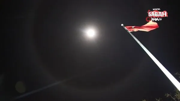 Ay halesi oluşunca vatandaşlar görüntülemek için telefonlarına sarıldı | Video