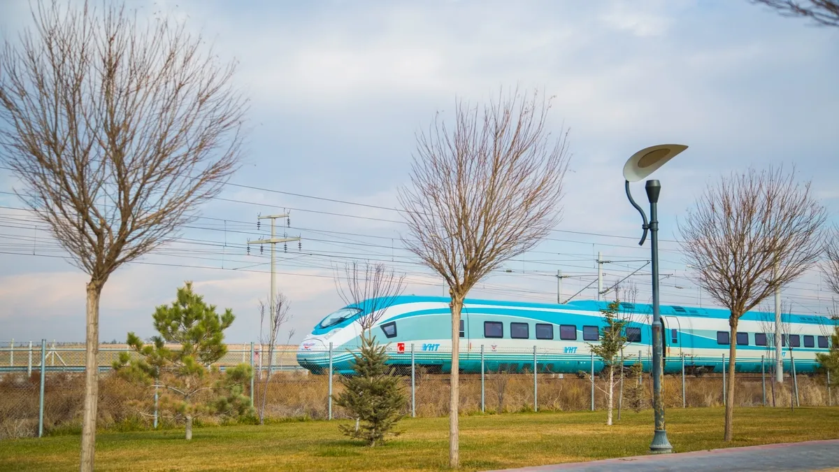 Demiryollarında yeşil dönüşüm…Yolcu taşıma platformu ile 3 bin ağacın kesilmesi önlendi