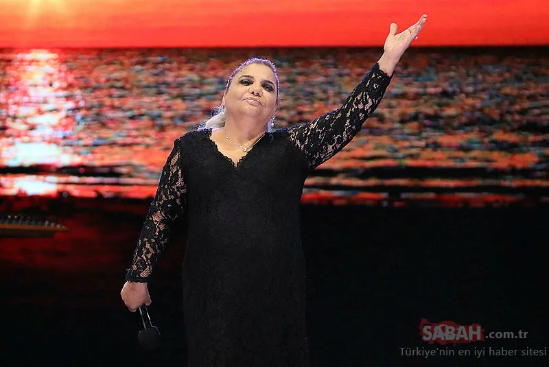 Ünlü Şarkıcı Kibariye Konserinde Talihsiz Kaza Geçirdi! Ünlü Şarkıcı Kibariye Konserinde Talihsiz Kaza Geçirdi!