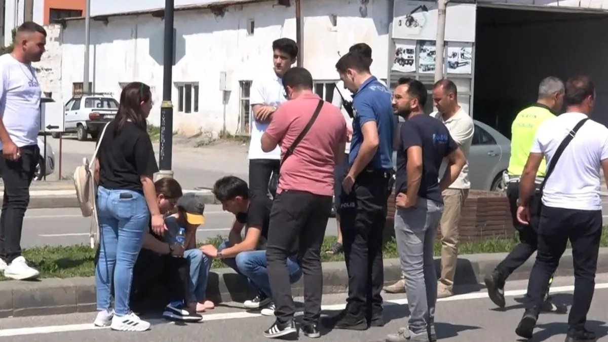 Halk otobüsünden inen kadına otomobil çarptı: Durumu ağır