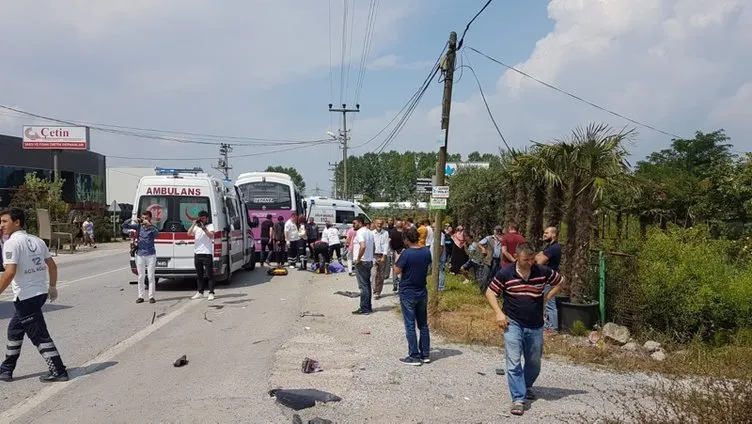 Halk otobüsü TIR’a çarptı: Ölü ve yaralılar var