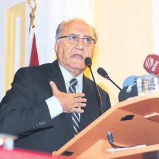 Divan bahane siyaset şahane!