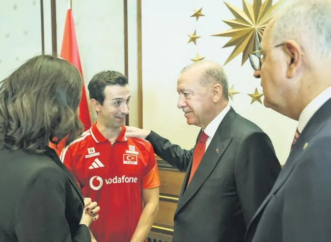 filenin-sultanlari-kulliyede-1788900499067.jpeg