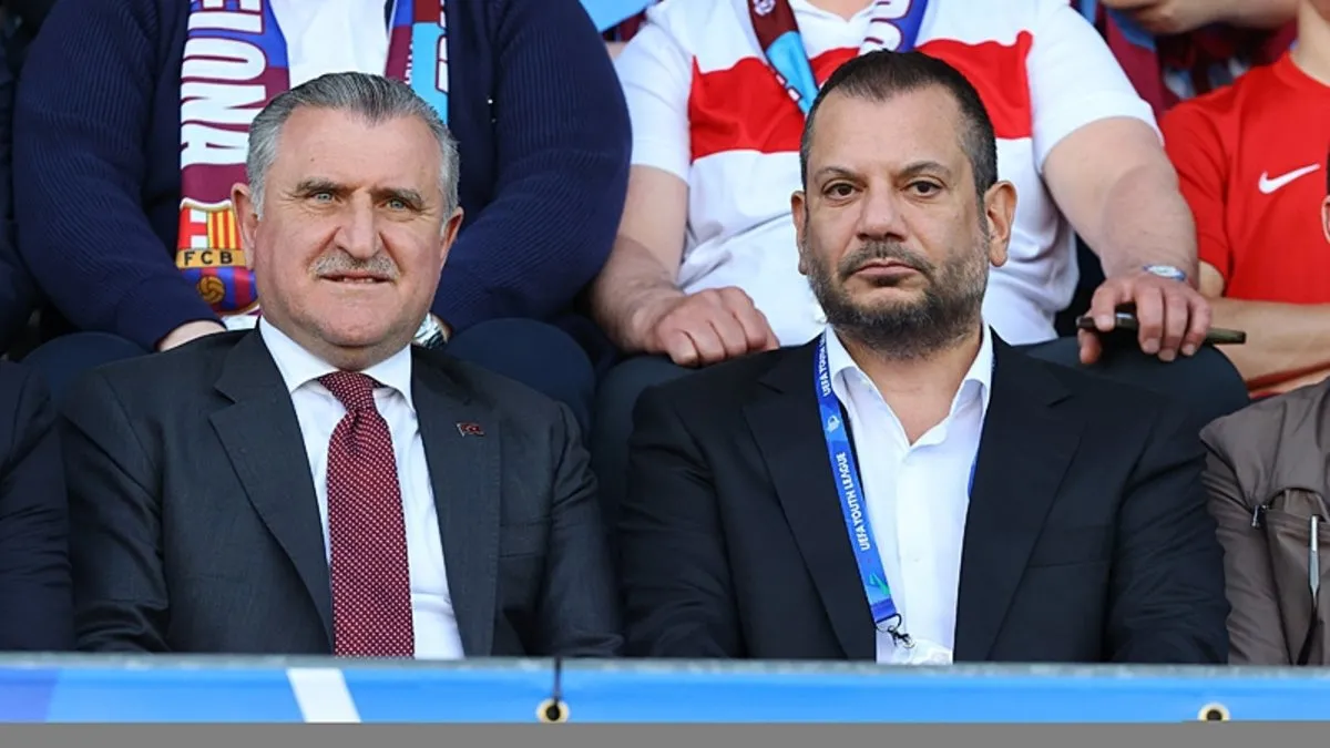 Bakan Bak, UEFA Gençlik Ligi’nde ikinci olan Trabzonspor’u kutladı Bakan Bak, UEFA Gençlik Ligi’nde ikinci olan Trabzonspor’u kutladı