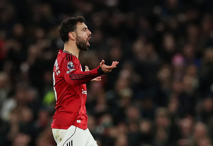 bruno-fernandes-manchester-unitedda-yonetimi-sucladi-1765906007682.jpeg