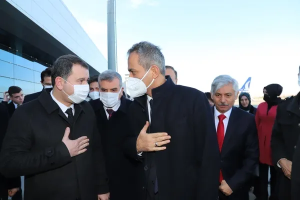 bakan-ozer-okullarin-kapatilmasi-soz-konusu-degil-1641370371805.jpg