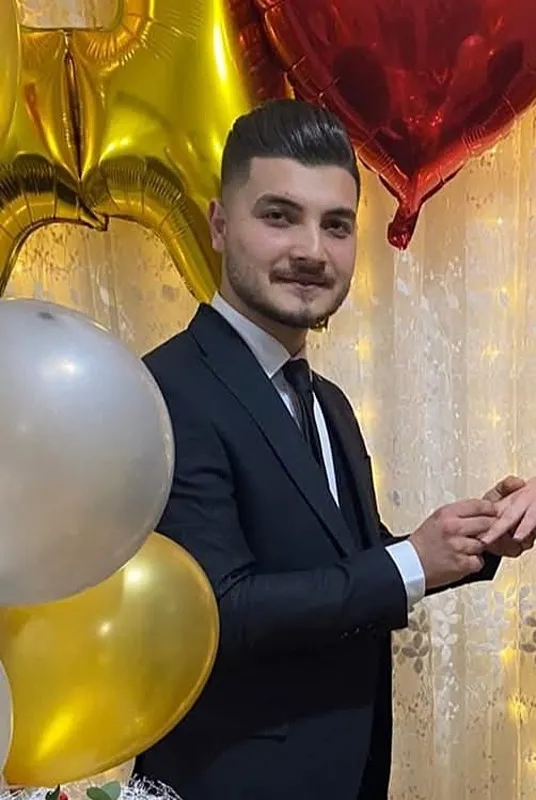 tekne-gezisi-faciaya-donustu-gole-dusen-25-yasindaki-genc-suda-kayboldu-1748472265303.jpeg