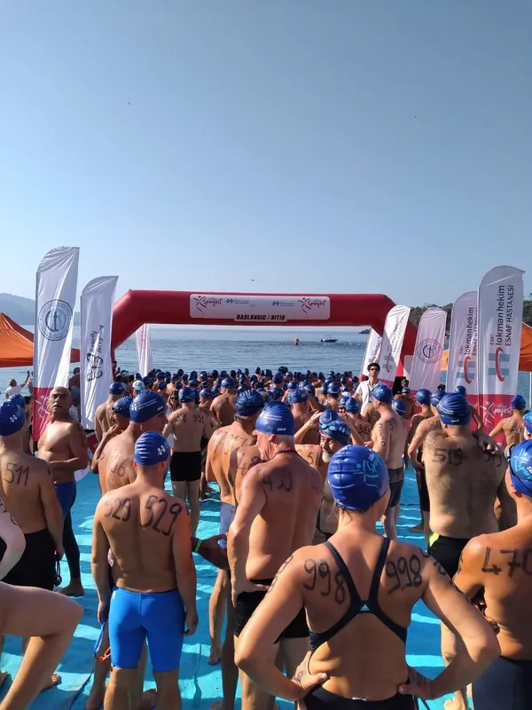 oludeniz-open-water-yarislarina-buyuk-katilim-oldu-1696706074878.jpg