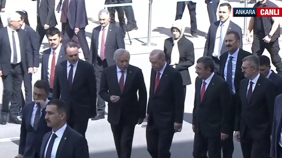 SON DAKİKA! Başkan Erdoğan Yeni Yasama Yılı için Meclis'te: Resmi törenle karşılandı