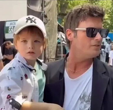 Başak Dizer aşka geldi! Yakışıklı eşi Kıvanç Tatlıtuğ ve oğullarına sevgisini bakın nasıl haykırdı: