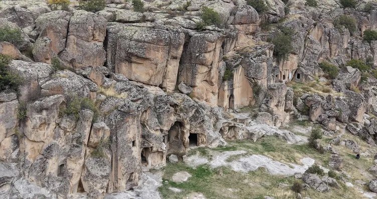 Kayaların içini oyarak yapmışlar! 5 kilometrelik...
