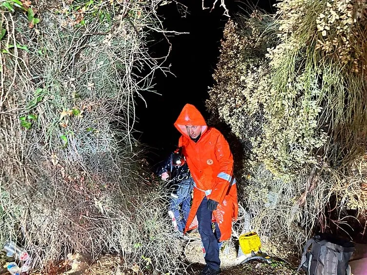 Falezlerden denize uçan otomobil aranıyor!