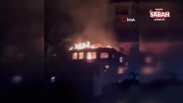 İzmit'te 2 katlı metruk ev alev alev yandı | Video
