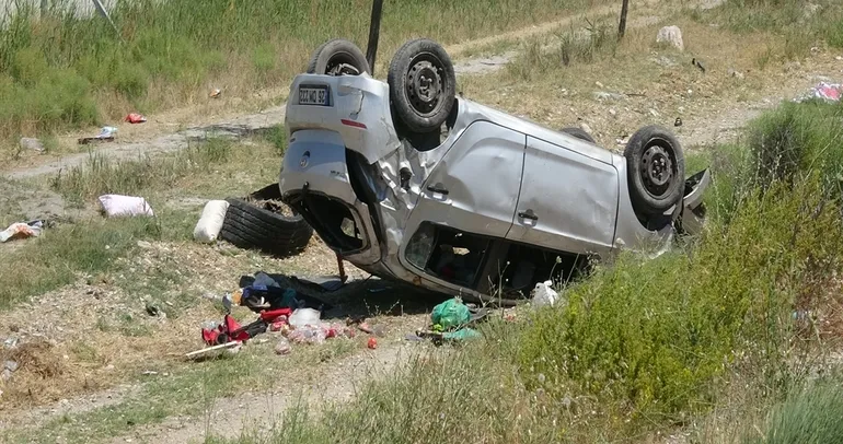 Konya’da feci kaza! Otomobil yoldan çıkıp takla attı: 1 çocuk öldü 3 yaralı