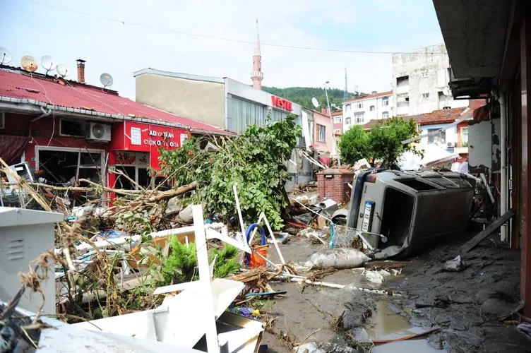 Devlet tüm imkânlarıyla yaraları sarmak için seferber oldu! Sular çekildi acı tablo ortaya çıktı