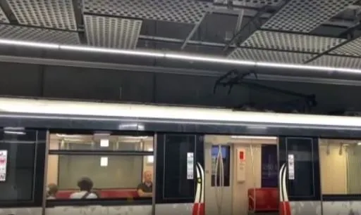 istanbulda-metronun-tavanindan-sular-akti-1724690193788.jpeg