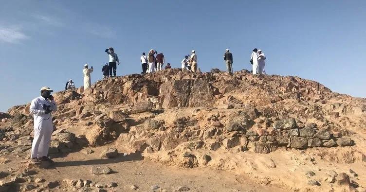 Medine’de kutlu mekanlara ziyaret