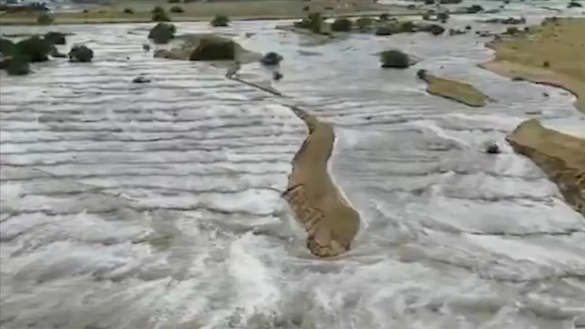 Mekke’de şiddetli yağış sel felaketine yol açtı Mekke’de şiddetli yağış sel felaketine yol açtı