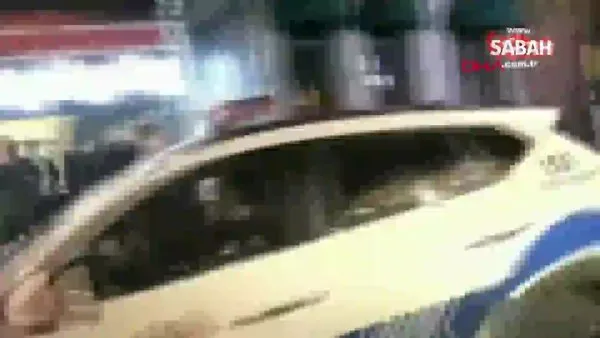 İstanbul Kadıköy'de polis aracına saldıran eylemciler kamerada | Video