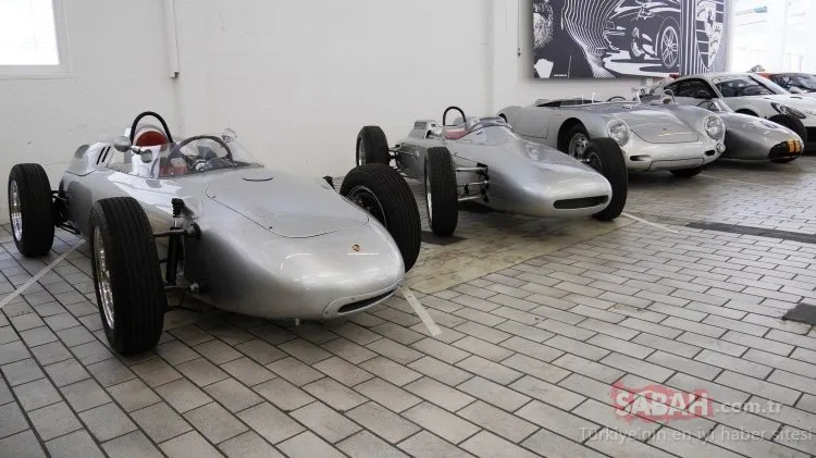 Almanya’daki Porsche müzesi geçmişe götürüyor