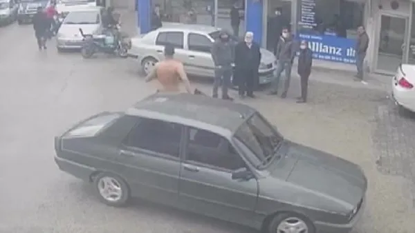 SON DAKİKA: Adana'da yarı çıplak halde korku saçan adam kamerada!