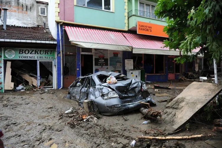 Devlet tüm imkânlarıyla yaraları sarmak için seferber oldu! Sular çekildi acı tablo ortaya çıktı