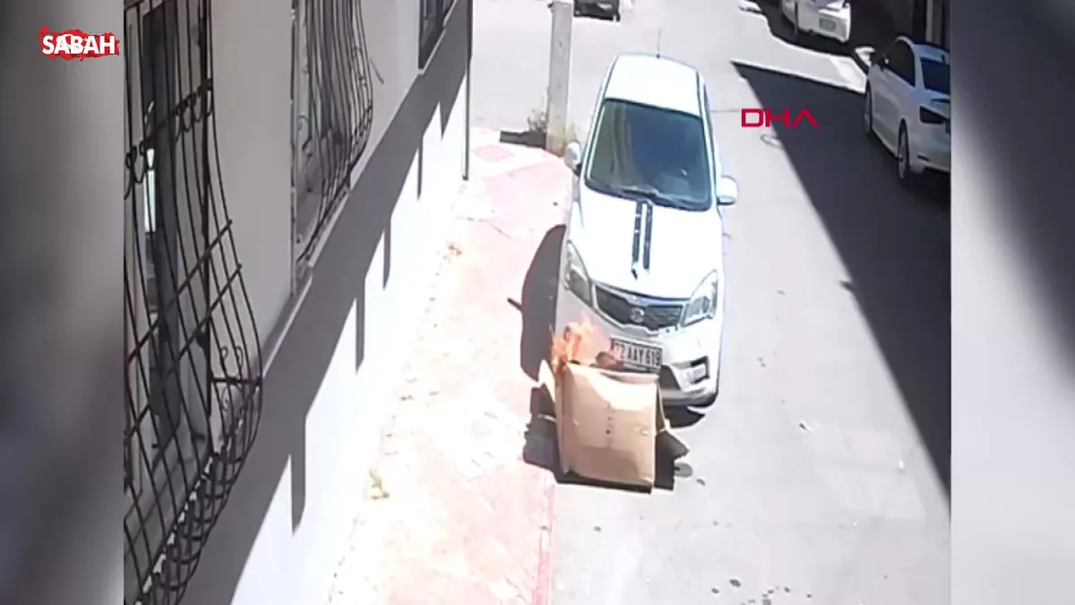 Çocuğun yaktığı karton, otomobili tutuşturdu! Çocuğun yaktığı karton, otomobili tutuşturdu!