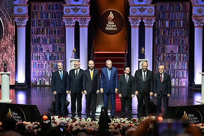 bilal-erdogan-duyurdu-ilim-yayma-odulleri-uluslararasi-boyut-kazanacak-1764448157687.jpeg Bilal Erdoğan duyurdu: “İlim Yayma ödülleri uluslararası boyut kazanacak”