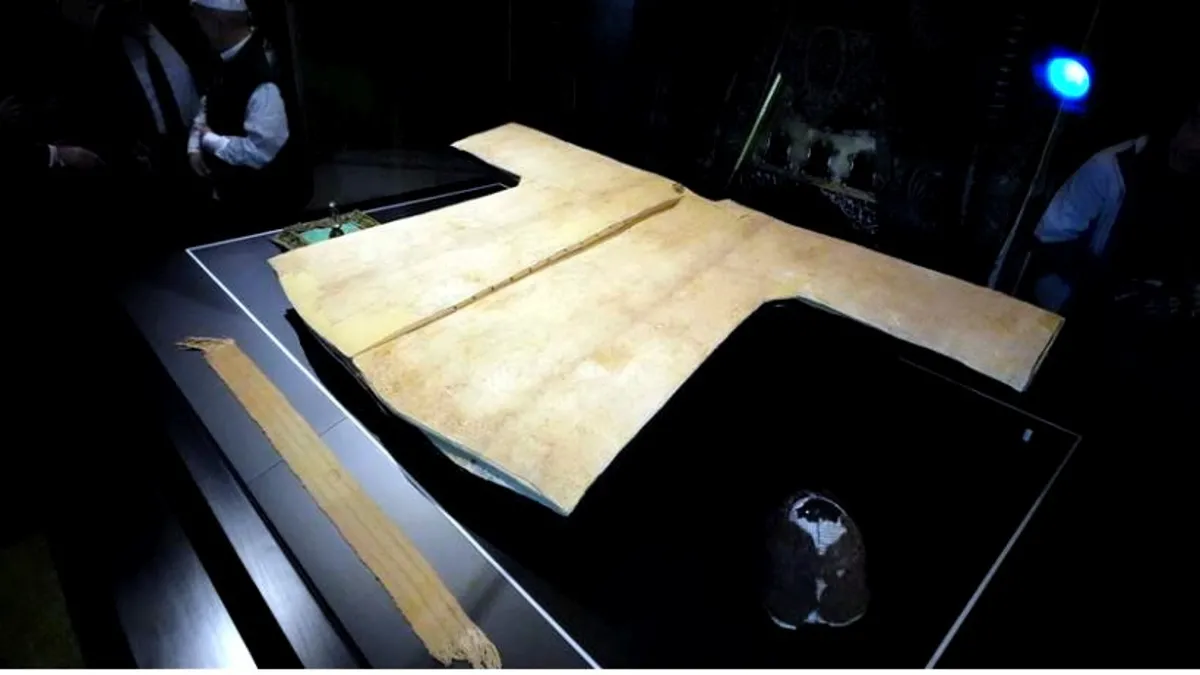 Ramazanda ziyarete açılan Hırka-i Şerif’e yoğun ilgi Ramazanda ziyarete açılan Hırka-i Şerif’e yoğun ilgi