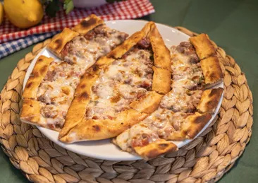 Kıymalı pide tarifi! Bir daha dışarıda yemeyeceksiniz