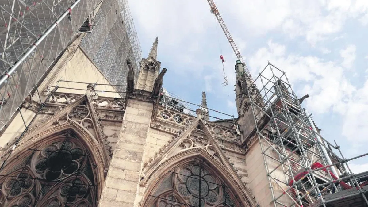 Notre Dame Katedrali eski haline kavuşuyor