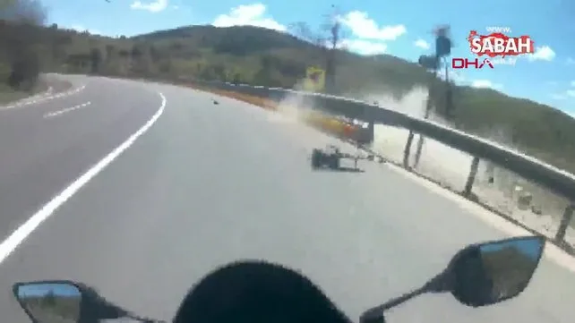 Motorcu dostu bariyere 1 metre kala ölüme böyle gitmişler | Video