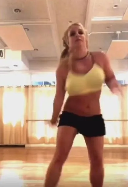 Britney Spears’ın dans ederken ayağı kırıldı!