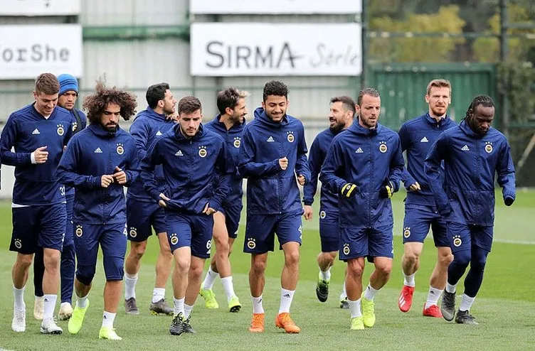 Fenerbahçe’de iki ayrılık kesinleşti! Biri Galatasaray’a, biri Parma’ya...