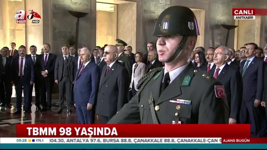 Devlet Erkanı Anıtkabir'de