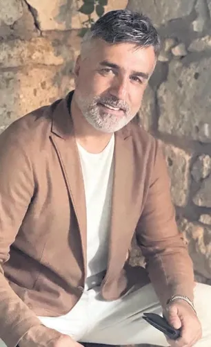 iki-kardesim-40-yilimi-caldi-1779293804556.jpeg