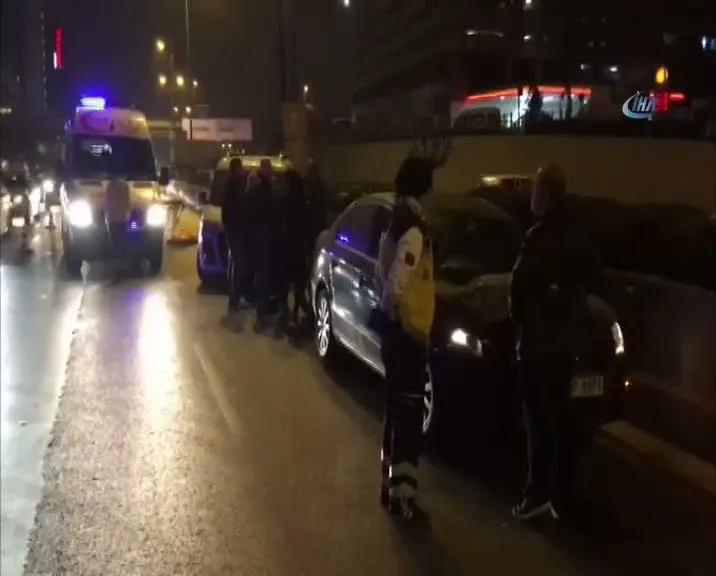 Yolun karşısına geçmeye çalışan anne ve kızına araba çarptı