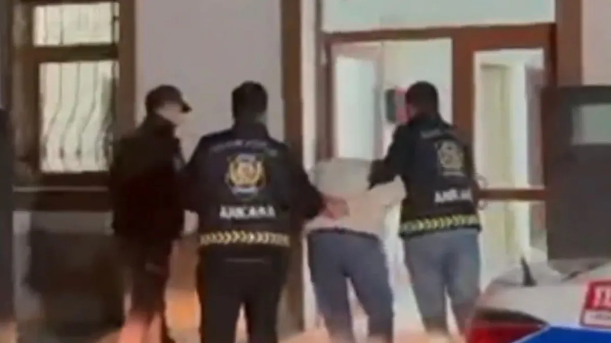 Drift atarak mahalleliyi rahatsız eden asfalt zorbası yakalandı Drift atarak mahalleliyi rahatsız eden asfalt zorbası yakalandı