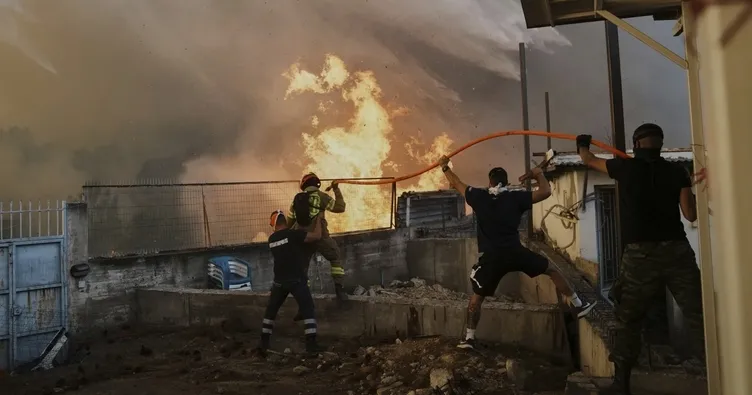 Yunanistan’da itfaiye ekipleri zor durumda: Son 4 günde 242 orman yangını çıktı