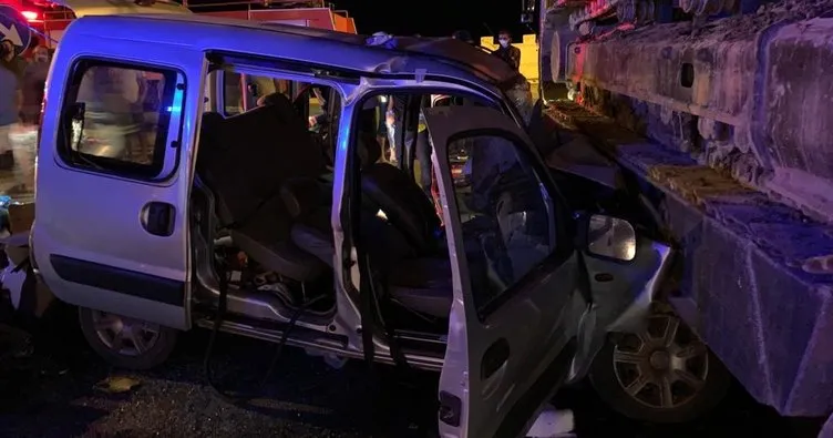 Alanya’da hafif ticari araç TIR’a çarptı: 2 yaralı