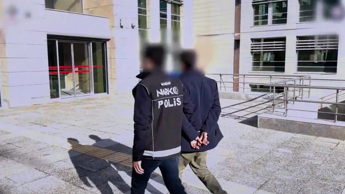 73 İlde uyuşturucu madde satıcılarına yönelik operasyon: 958 Şüpheli yakalandı 73 İlde uyuşturucu madde satıcılarına yönelik operasyon: 958 Şüpheli yakalandı