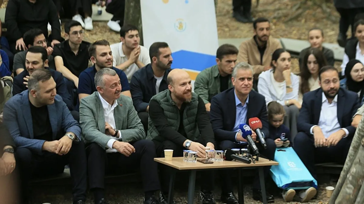 Bilal Erdoğan, Kocaeli’de “İnsan Hakları Eğitim Kampı”nda gençlerle buluştu Bilal Erdoğan, Kocaeli’de “İnsan Hakları Eğitim Kampı”nda gençlerle buluştu