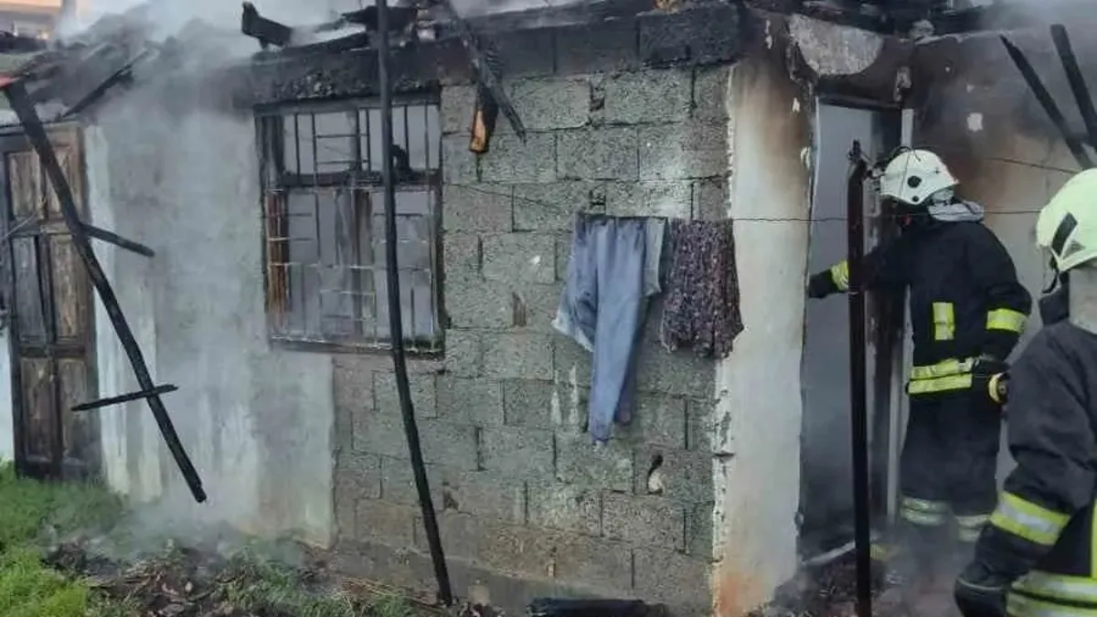 Ev yangınında yaralanan 92 yaşındaki kadın hayatını kaybetti Ev yangınında yaralanan 92 yaşındaki kadın hayatını kaybetti