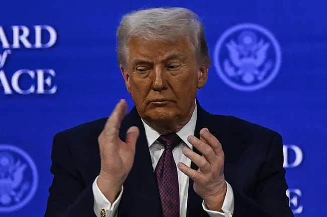 abd-baskani-trump-duyurdu-irana-giden-buyuk-bir-donanmamiz-var-1769121972856.jpeg ABD Başkanı Trump duyurdu: “İran’a giden büyük bir donanmamız var”