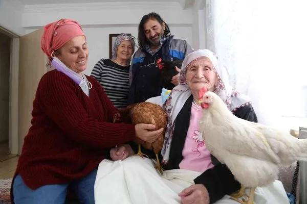 96 yaşındaki hasta annelerine tavuklu moral