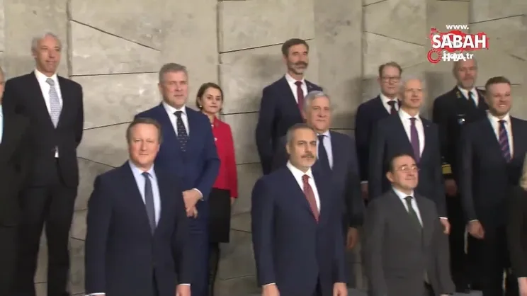 NATO Dışişleri Bakanlarından aile fotoğrafı