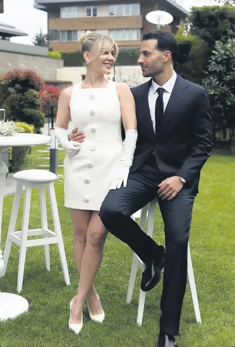 Nişan yağmuru! Ünlüler aşklarını resmileştirdi, sosyal medya yıkıldı